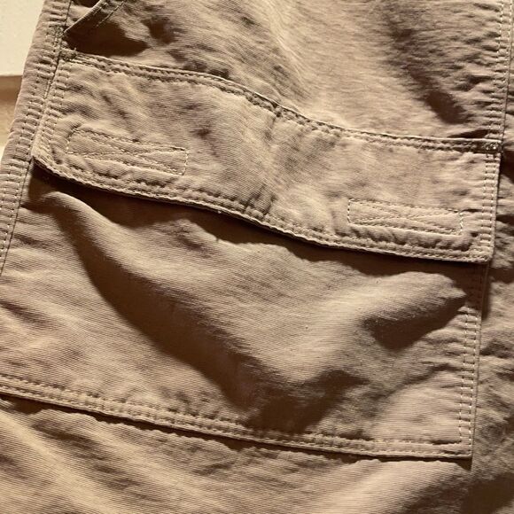 The North Face Tan Nylon Cargo shorts - Picture 5 of 7